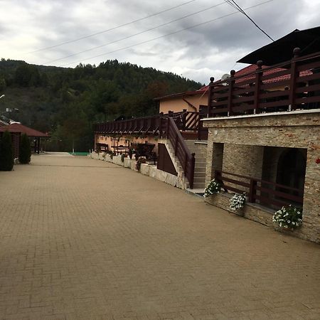 Pridvorul Haiducilor Slanic Moldova Ngoại thất bức ảnh